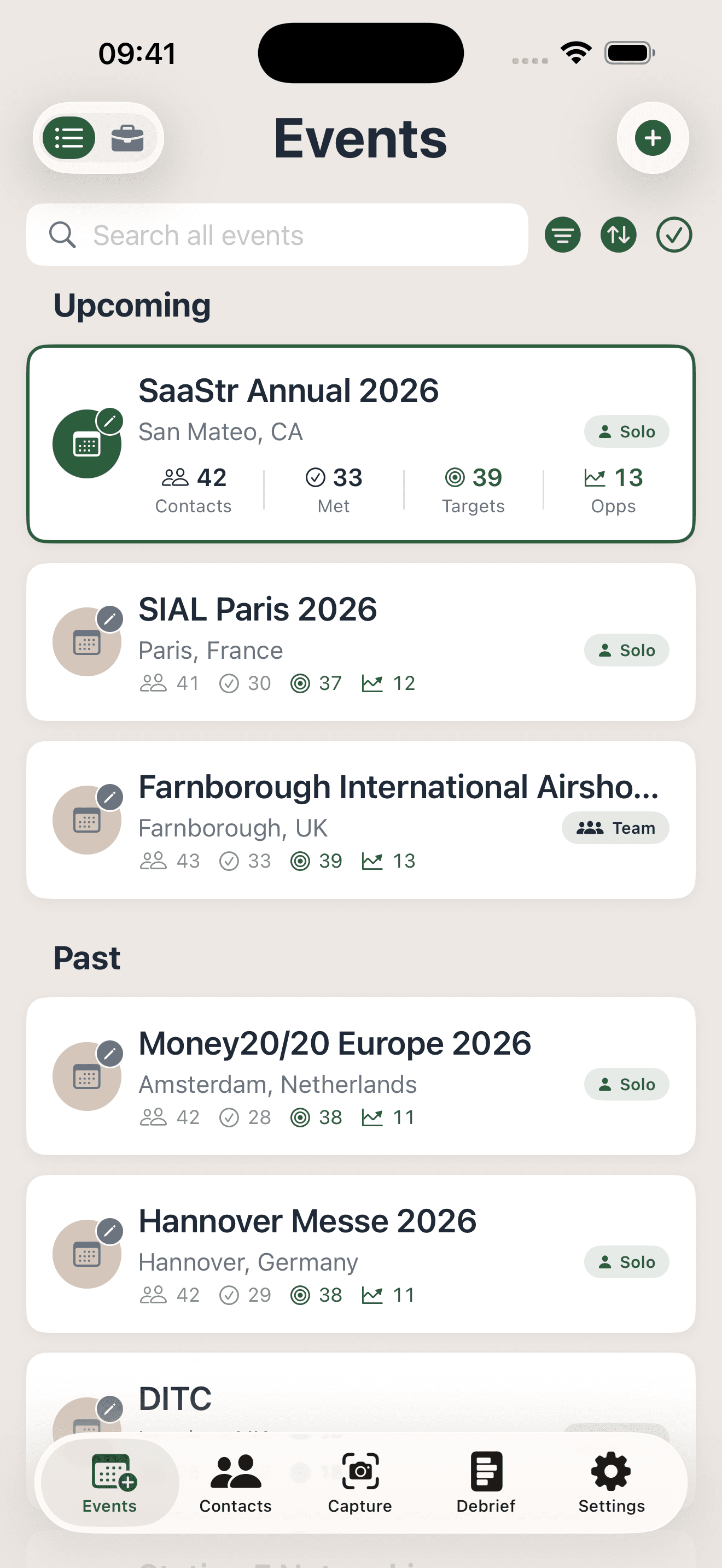AttendeeX app Events screen showing upcoming and previous events with contacts, met, targets, and opportunities